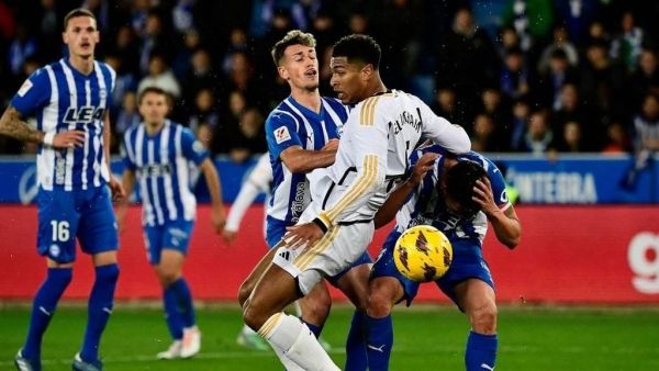 رأسية فاسكيز تقتل ألافيس وتعيد ريال مدريد لصدارة الدوري الإسباني