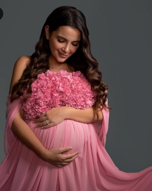 فرحة الفنانة أصالة بقدوم حفيدتها الأولى: شام الذهبي تحمل جيهان!