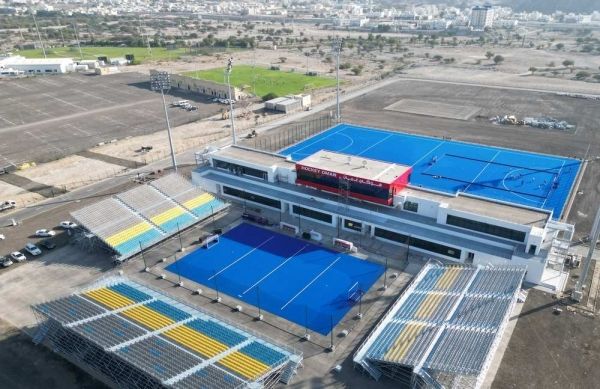 وزارة الثقافة والرياضة العمانية تتسلم مشروع ملعب "هوكي عمان"