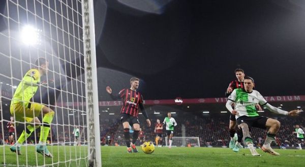 ليفربول يواصل صدارة الدوري الإنجليزي برباعية أمام بورنموث