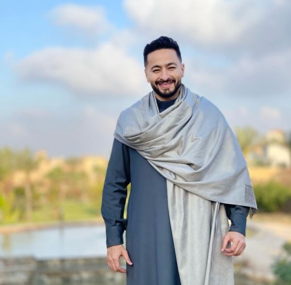 حمادة هلال يشعل مواقع التواصل بصور مع الفنان الراحل نور الشريف