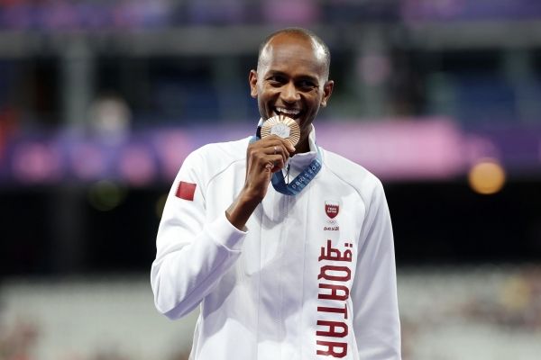 بات أنموذجا ملهما.. أمير قطر يهنئ البطل الأولمبي برشم