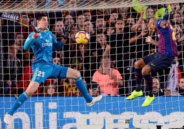 برشلونة يكتسح إشبيلية بخماسية في الدوري الإسباني