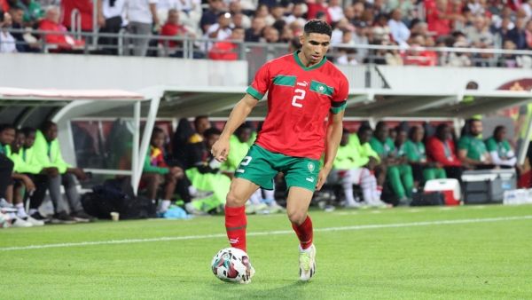 حكيمي يتفوق على صلاح ولقمان ويتوج بجائزة "الأسد الذهبي" لأفضل لاعب إفريقي