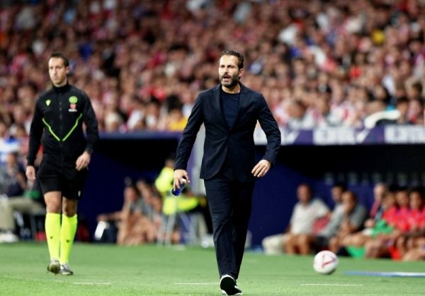 فالنسيا الإسباني يقيل مدربه روبن باراخا لسوء النتائج