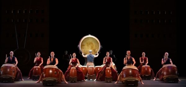 عروض متنوعة فنية تقدمها دار الأوبرا السلطانية مسقط لجمهورها