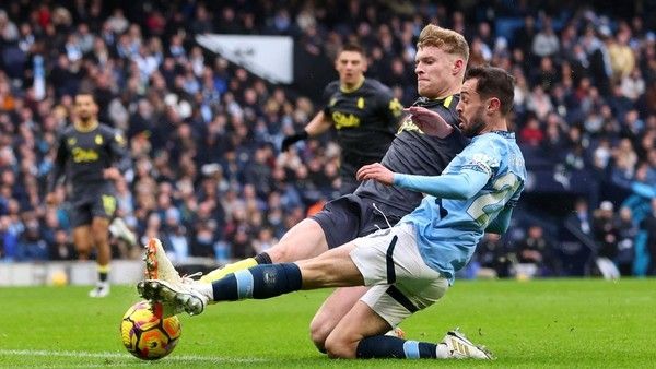 مانشستر سيتي يواصل سقوطه في الدوري الإنجليزي