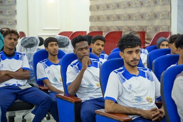 المهرة.. مكتب الشباب والرياضة يكرّم نادي الجزع لصعوده إلى دوري الدرجة الثانية