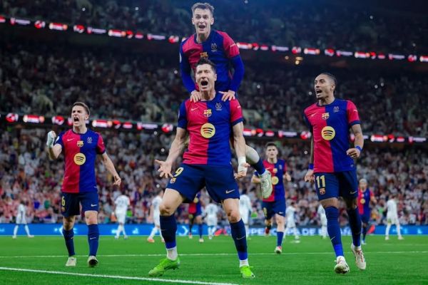 برشلونة يقسو على ريال مدريد بخماسية ويتوج بكأس السوبر الإسباني للمرة 15 في تاريخه