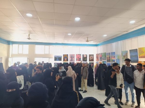 معرض فني يبرز مواهب الرسامين في تعز