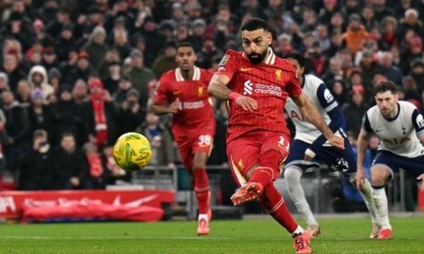 ليفربول يسحق توتنهام ويضرب موعدا مع نيوكاسل بنهائي كأس الرابطة الإنجليزية