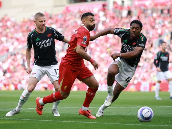 أرسنال يحتفي بليفربول قبل أن يقتنص منه نقطة التعادل