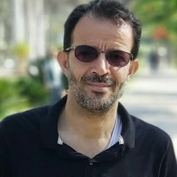 وفاة الشاعر اليمني ياسين البكالي بعد معاناة مع المرض