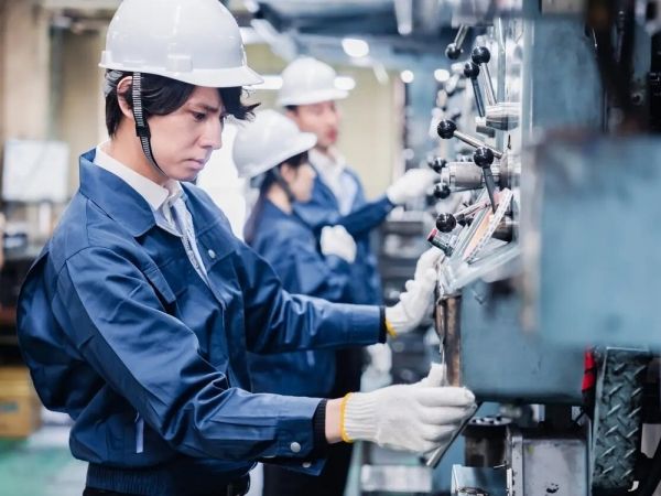 تباطؤ وتيرة انكماش نشاط قطاع التصنيع في اليابان