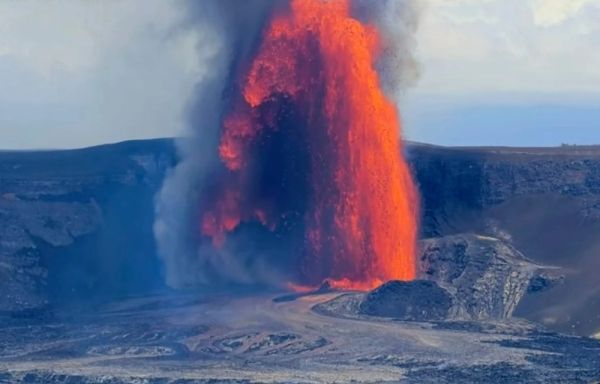 بركان كيلاويا في هاواي يطلق دفعة جديدة من الحمم