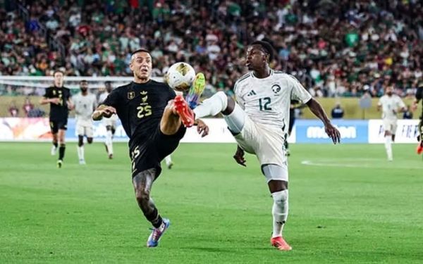 منتخب المكسيك يبلغ نصف نهائي الكأس الذهبية بفوزه على السعودية