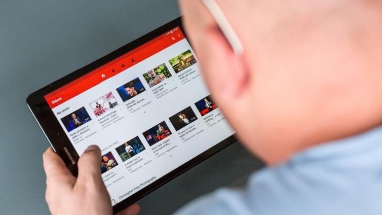 لماذا يقترح عليك يوتيوب فيديو دون آخر.. هل للأمر علاقة بالتجسس؟