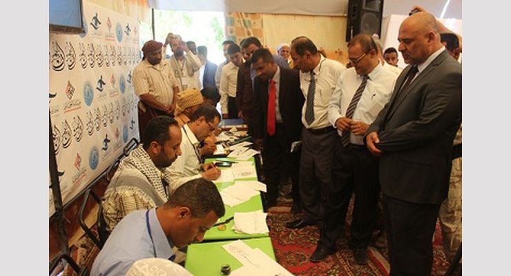 42فنانا تشكيليا يختتمون مسابقة  "نون اليمن" للخط العربي بسيئون