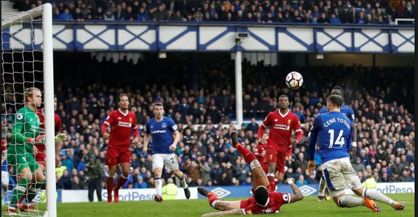 ليفربول يكتفي بالتعادل أمام إيفرتون في غياب صلاح