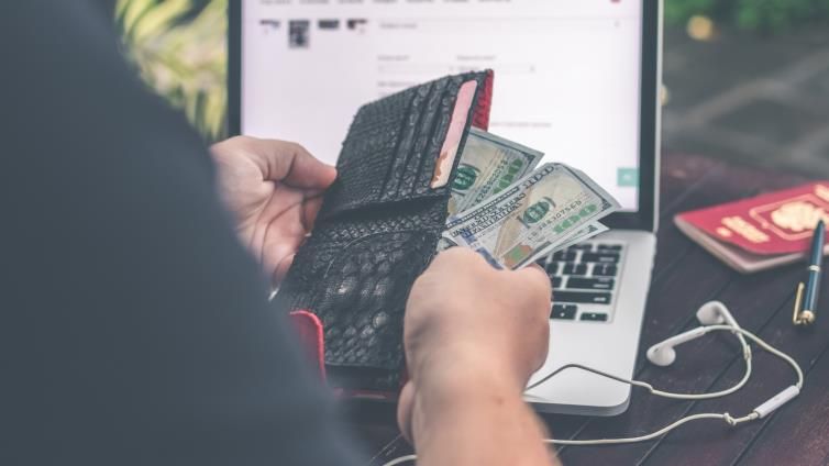 هذه التطبيقات تساعدك على تنظيم نفقات أموالك وتحديد ميزانيتك