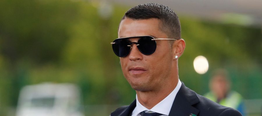 رسمياً.. كريستيانو رونالدو "يغيّر جلده" ويغادر ريال مدريد إلى يوفنتوس الإيطالي