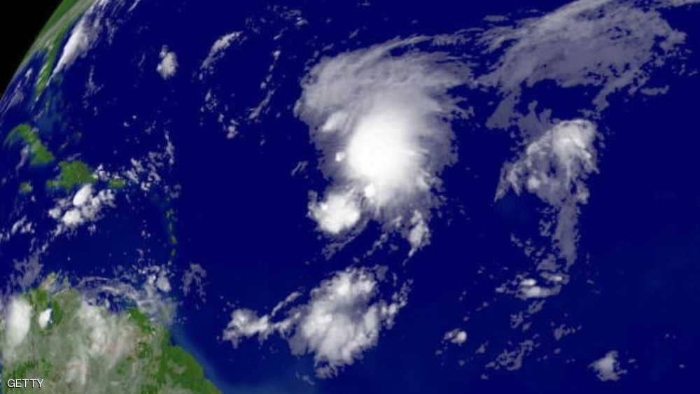 إعصاران نادران" في وقت واحد يثيران قلقا علميا