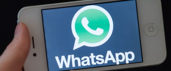 تريد تشغيلها في مكان عام ولا تملك سماعات؟ هكذا تحوِّلُ رسائلَ واتساب الصوتية إلى نصٍّ مكتوب