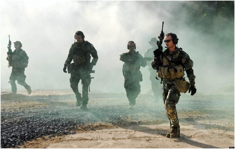 العسكريون يقرؤون نفس الكتاب.. 4 تجارب للجيوش مع الثورة والسلطة