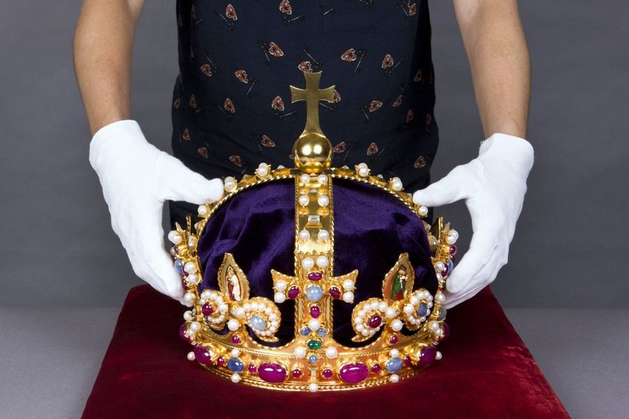 مزاج الملوك.. لماذا ينقلبون على المقربين منهم؟