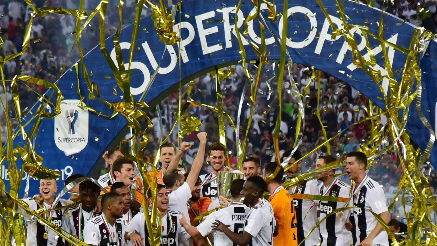 أسماء وأرقام لاعبي يوفنتوس تكتب على قمصانهم بالعربية في السوبر الإيطالي