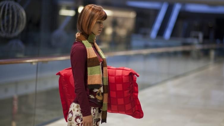 التفسير العلمي وراء سير الإنسان أثناء النوم