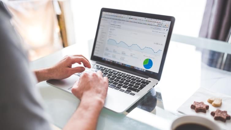 طريقك لسوق العمل.. تطبيقات تساعدك على تعلم التسويق الرقمي