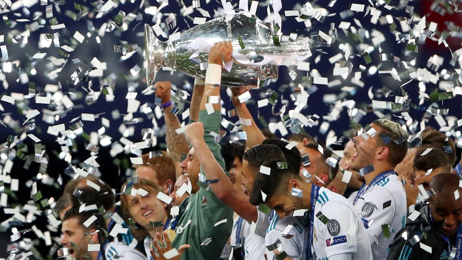 أزمتان تعصفان بفرحة تتويج الملكي