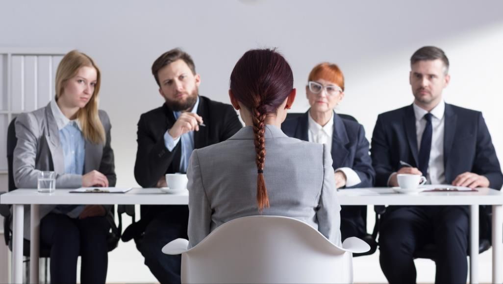 تعلم الإجابة عن الأسئلة الشائكة.. كيف تتجاوز ألغام مقابلة العمل؟