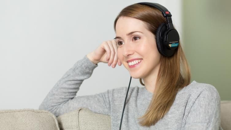 تطبيقات ومواقع مجانية تقدم لك خدمة الاستماع للكتب الصوتية