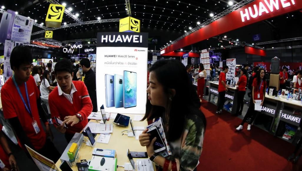 موقف جديد لترامب من هواوي يفاجئ الصين