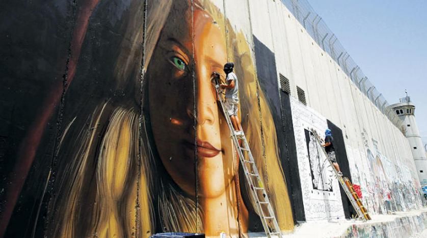 ترحيل فنانين رسما عهد التميمي