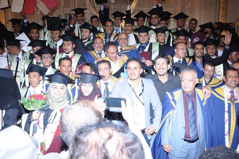 حفل تخرج دفعة رغم الدمار