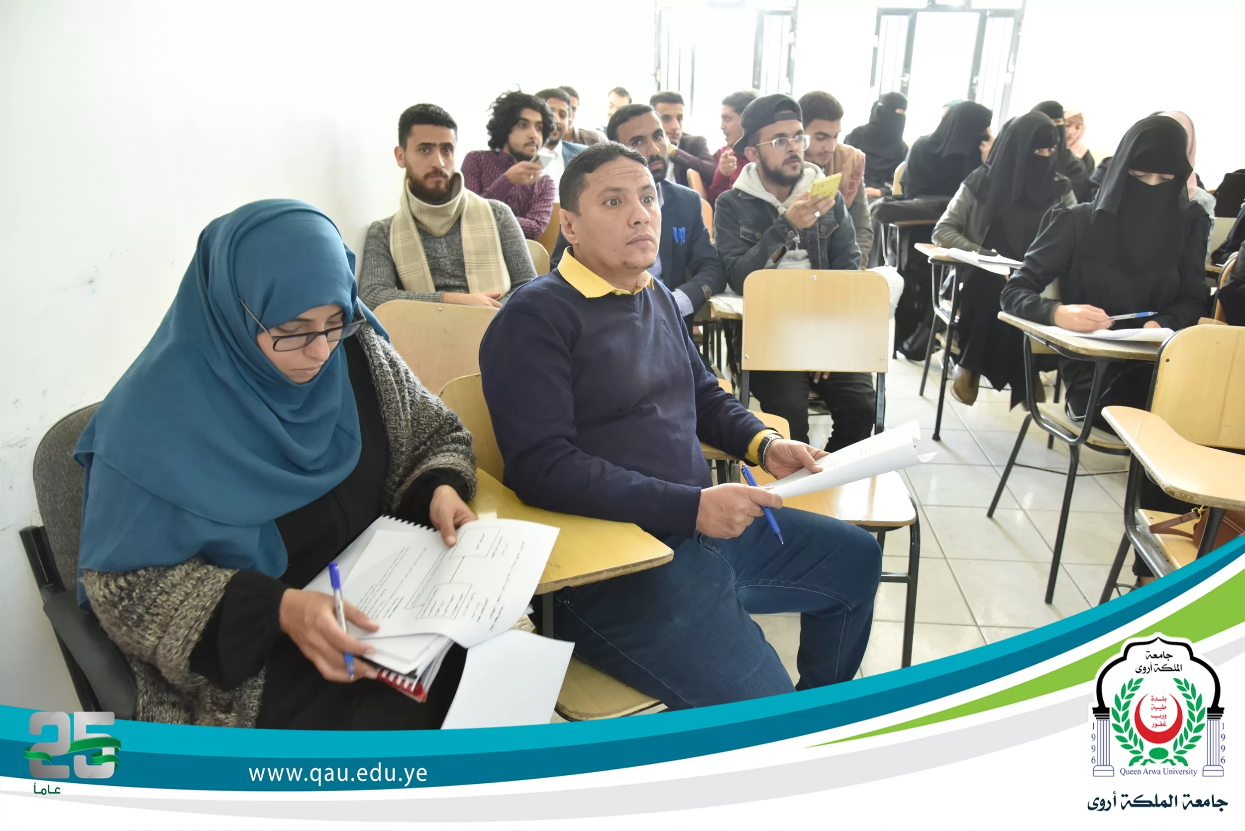 مناقشة لخطط أبحاث التخرج لطلاب كلية الإقتصاد والعلوم الإدارية