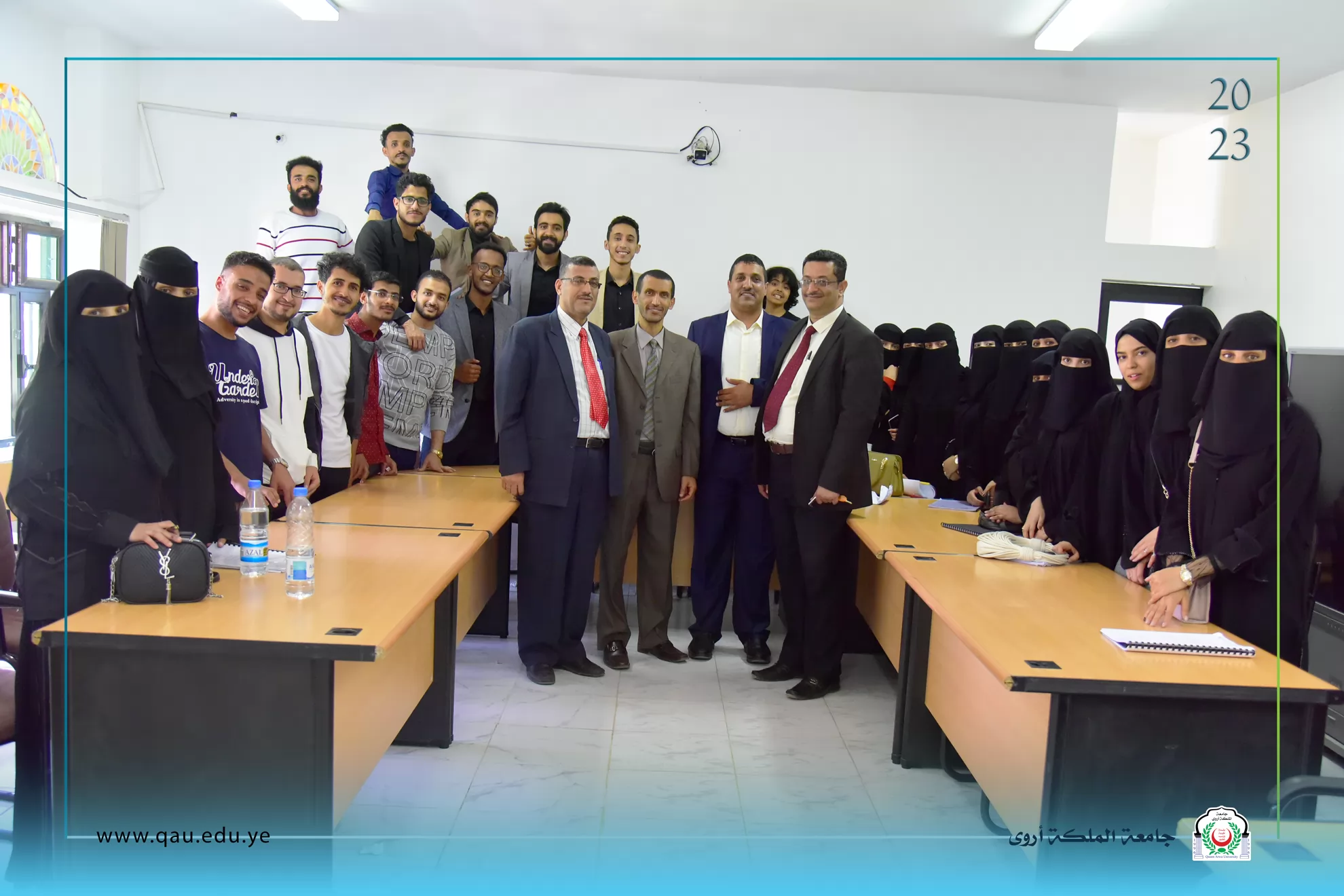 طلبة الترجمة بكلية الآداب والعلوم الإنسانية بجامعة الملكة أروى يناقشون أبحاث تخرجهم