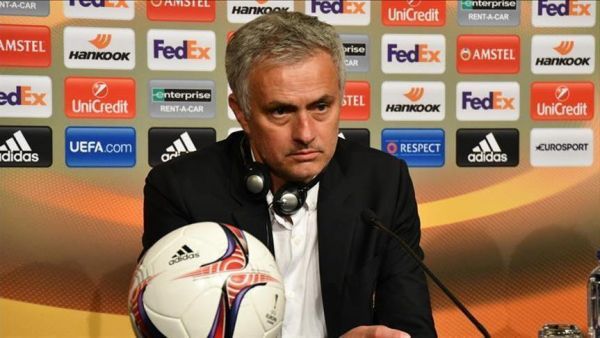 مورينيو يحذر لاعبيه من "اللعب الاستعراضي"