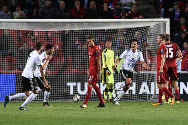 ألمانيا تقترب من المونديال وفوز إنجلترا والدانمارك