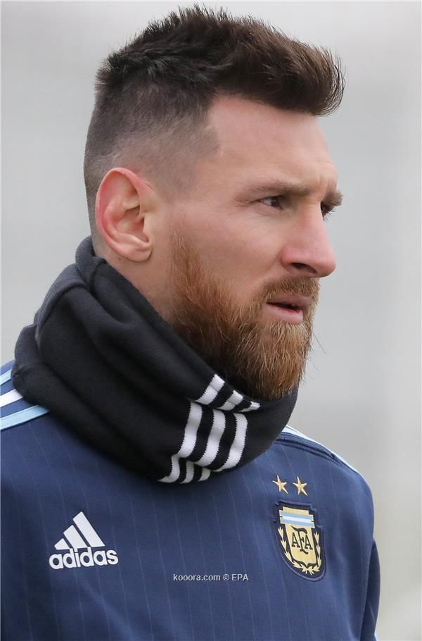 صورة تثير الجدل حول تتويج ميسي بالكرة الذهبية