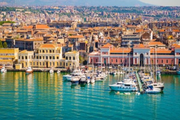 منازل في إيطاليا تُباع مقابل دولار واحد.. تعرف لماذا أسعارها زهيدة؟ (فيديو)