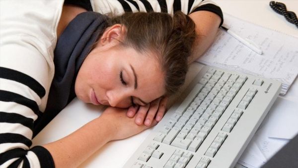 على ماذا يدل الشعور بالنعاس بشكل مستمر؟