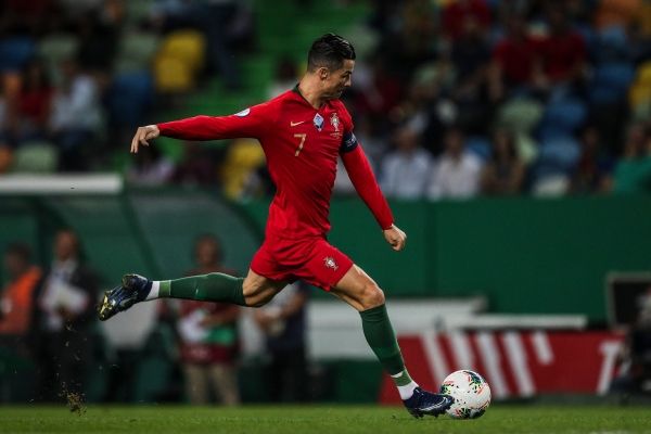 كريستيانو رونالدو على بعد خطوة من رقم أسطوري