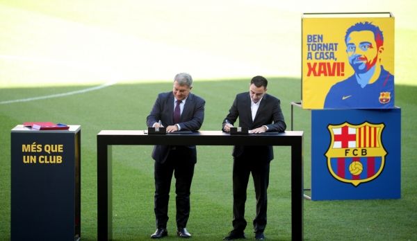 برشلونة يقدّم  "تشافي" للجماهير ووسائل الإعلام