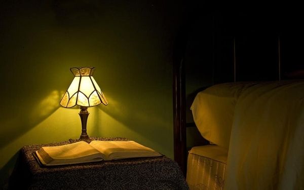 كيف يؤثر التعرض للضوء أثناء النوم على صحتك؟