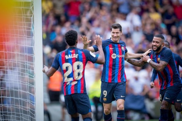 برشلونة يستعرض وليفاندوفسكي يواصل التألق 