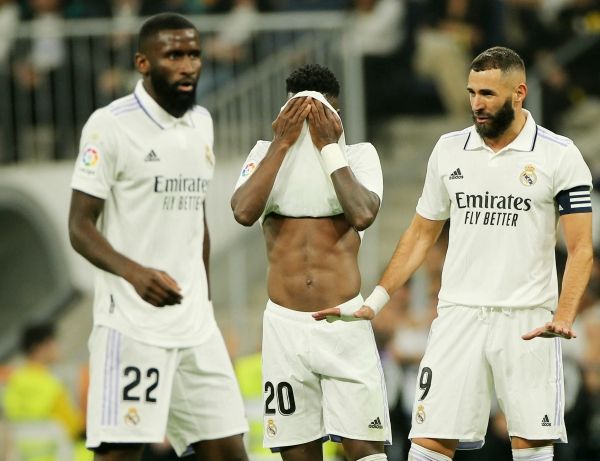 أوساسونا يفرض التعادل على ريال مدريد ويمنح برشلونة الصدارة 